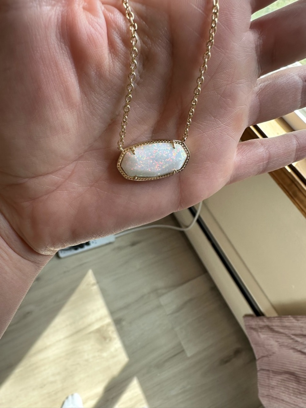 Kendra Scott Elisa Statement Gold White Opal Pendant Necklace- NWOT - Picture 3 of 4